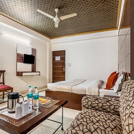 Hotel Nice Palace Delhi  Dış mekan fotoğraf