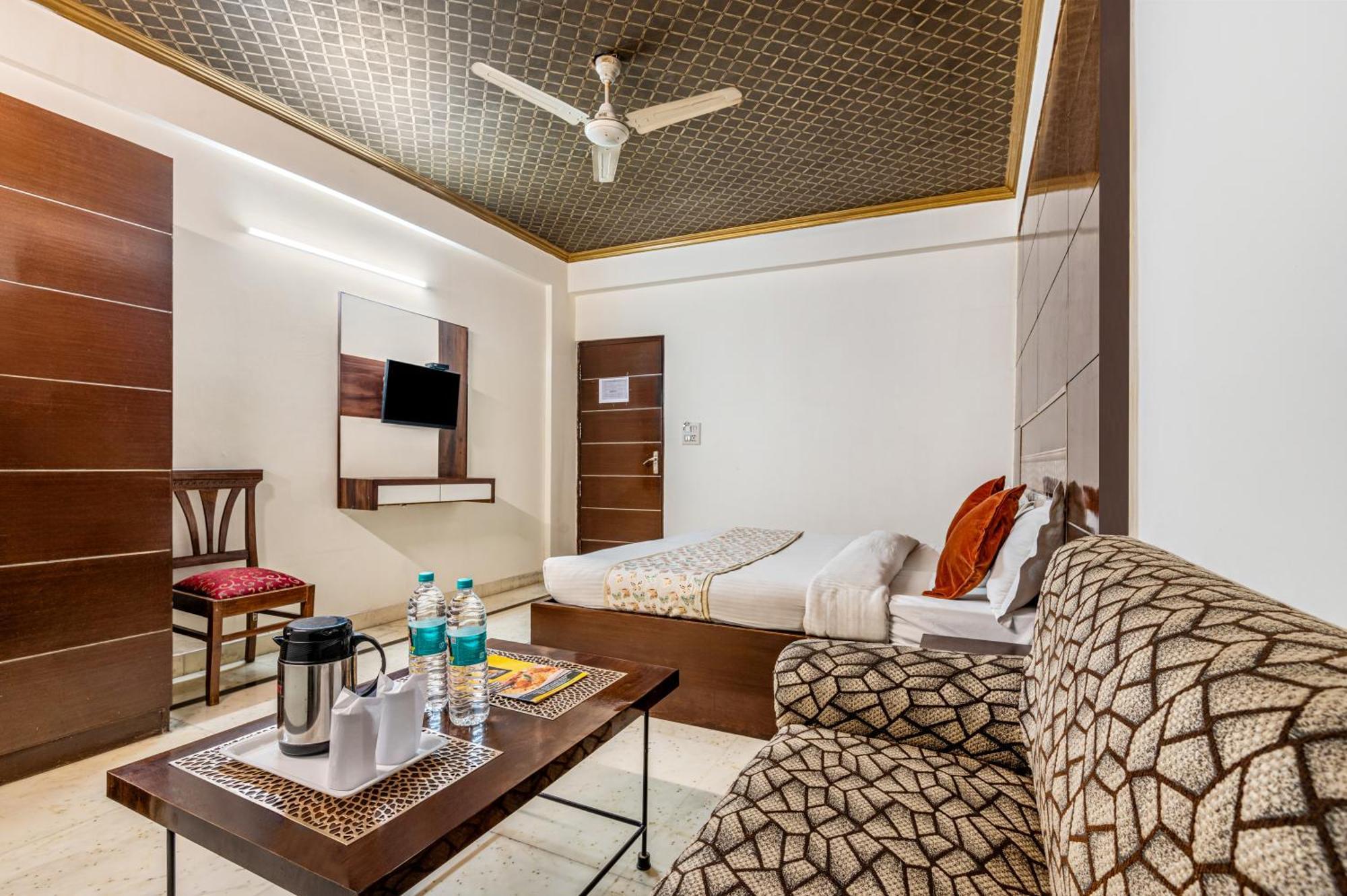 Hotel Nice Palace Delhi  Dış mekan fotoğraf